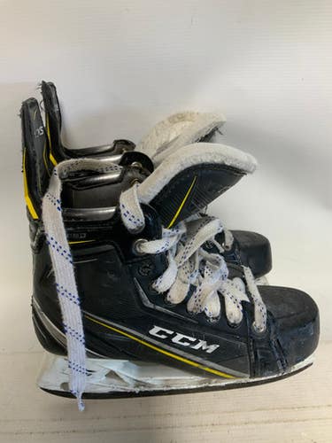 Used CCM TACKS 9090 Intermediate Hockey Skate Intermediate 5.0 11823-S000034866
