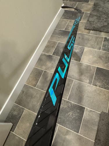 Senior Bauer Pulse Unreleased Right Handed Hockey Stick 70 flex / P90TM (New)