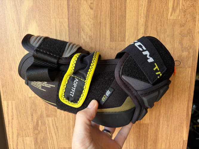 Senior Large CCM Tacks AS-V Pro Elbow Pads (Used)