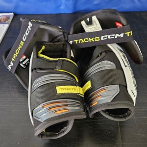 Senior Large CCM Tacks AS-V Pro Elbow Pads Pro Stock (Used)