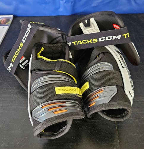 Senior Large CCM Tacks AS-V Pro Elbow Pads Pro Stock (Used)