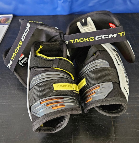 Senior Large CCM Tacks AS-V Pro Elbow Pads Pro Stock (Used)