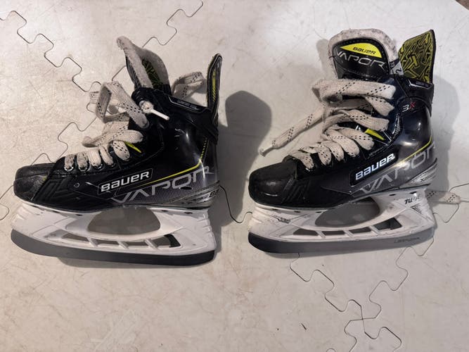 Bauer Vapor 3X Hockey Skates Extra Wide Width Size 2 (Used)