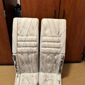 34" 2023 True Catalyst 7X3 Goalie Leg Pads (Used)