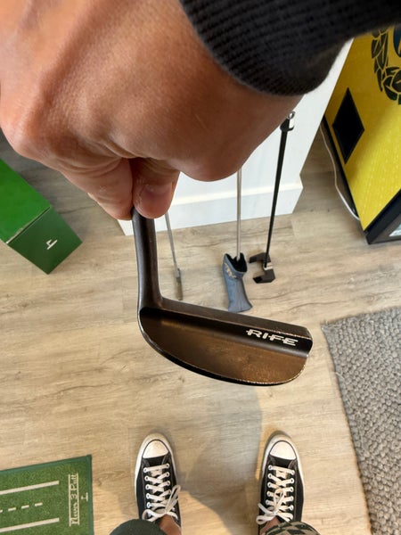 Men's Titleist Right Handed Iron Set (Used)