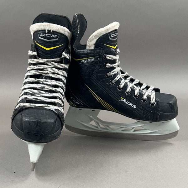 CCM Tacks 2052 Size 2 Junior Hockey Skates