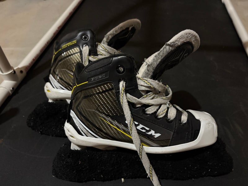 CCM Tacks 3060 Hockey Goalie Skates Size 2 (Used)