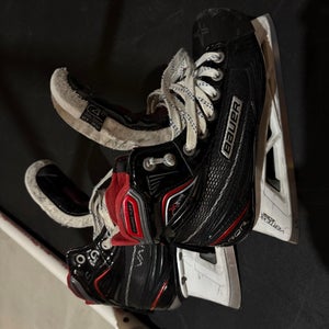 Bauer Vapor X900 Hockey Goalie Skates Size 4 (Used)