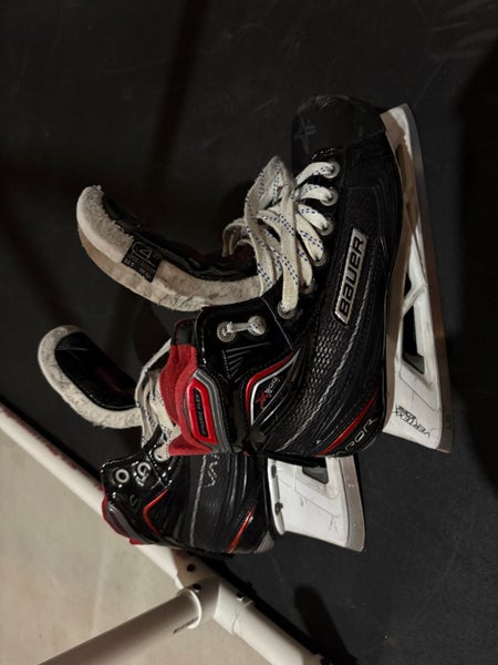 Bauer Vapor X900 Hockey Goalie Skates Size 4 (Used)