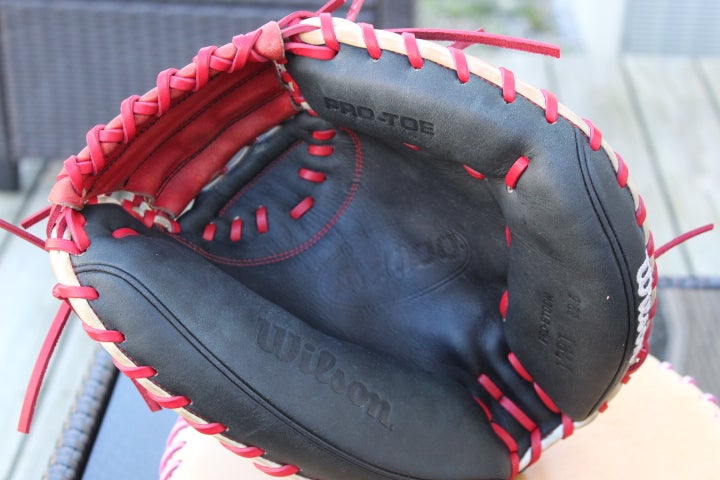 Catcher's RH Wilson A2000 Baseball Glove 32.5" (Used)