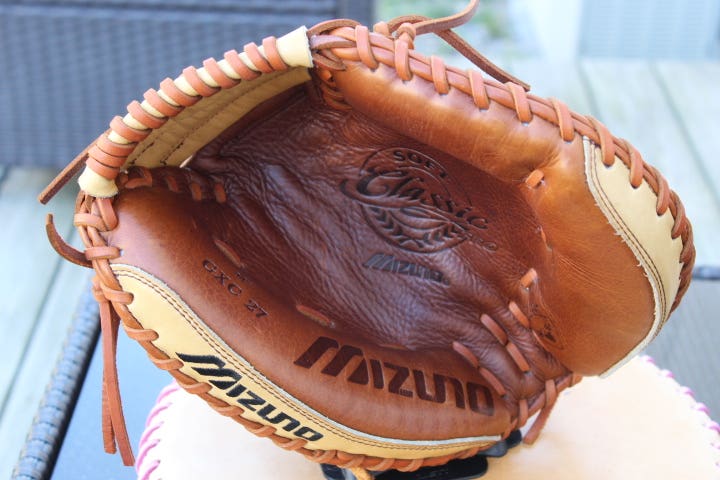 Catcher's RH Mizuno Classic Pro Soft Baseball Glove 34" (Used)