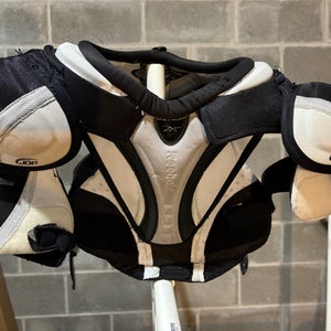 Medium Junior Reebok 16K Shoulder Pads (Used)