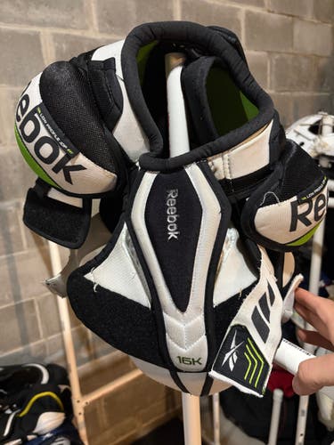Small Junior Reebok 15k Shoulder Pads (Used)