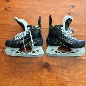 2018 CCM Tacks 3092 Hockey Skates Regular Width Size 4 (Used)