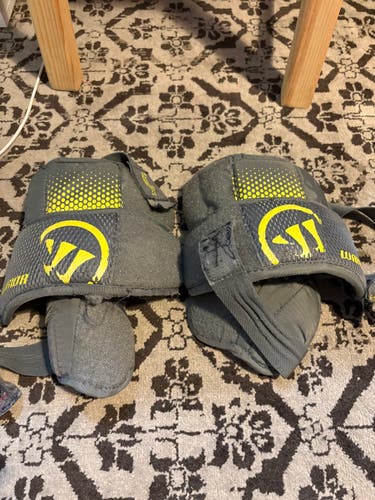 Warrior Jr Knee Guards (Used)