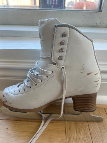 Jackson Ultima Elle Figure Skates B Adult 4.5 (Used)