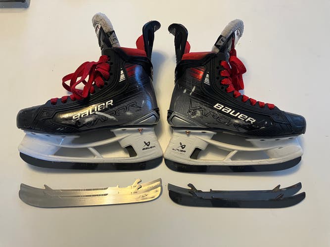 2023 Bauer Vapor X5 Pro Hockey Skates Extra Wide Width Size 3.5 (Used)