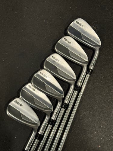 Men's Ping i525 Right Handed Iron Set Senior Flex Graphite Shaft (Used)