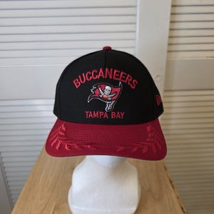 NWS Tampa Bay Buccaneers 2025 New Era Draft 9forty M-Crown Snapback Hat