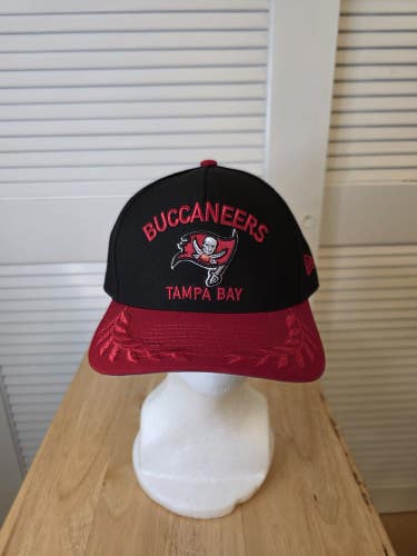 NWS Tampa Bay Buccaneers 2025 New Era Draft 9forty M-Crown Snapback Hat