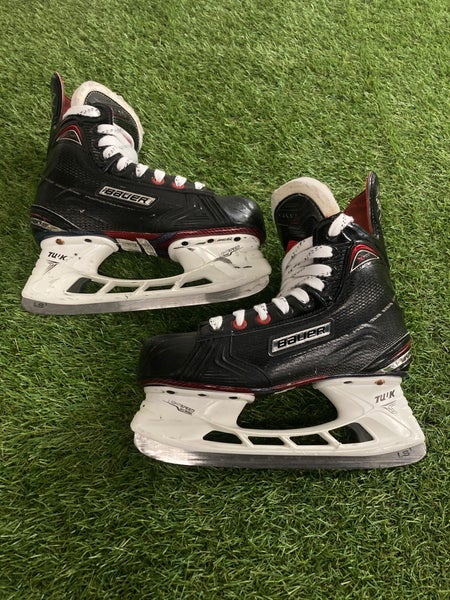 Junior Bauer Vapor X700 Hockey Skates Extra Wide Width Size 4.5 (Used)