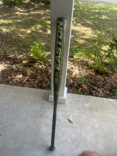 2023 Easton Hellcat Bat (-8) 27 oz 34" (Used)