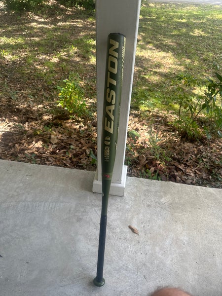 2023 Easton Hellcat Bat (-8) 27 oz 34" (Used)
