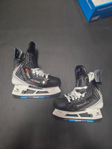 2025 Bauer Vapor Flylite Hockey Skates Regular Width 7.5 Fit 1(New)