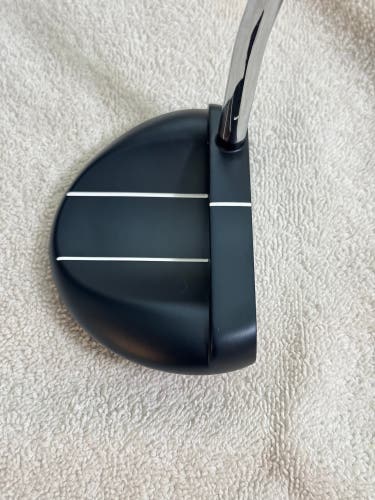 Black Men's Odyssey Ai-One Mallet Right Handed Putter 34" (Used) Used once, need a longer shaft.