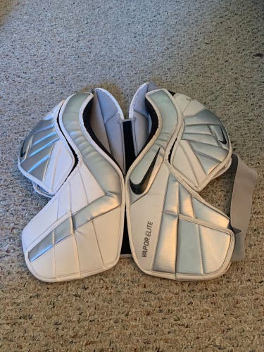 Nike Vapor Lacrosse Shoulder Pads – Large Adult – Used Protective Gear