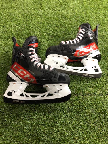 Intermediate CCM JetSpeed FT6 Pro Hockey Skates Wide Width Size 4 (New)