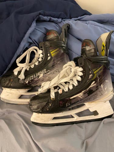 Bauer Vapor Hyperlite 2 Hockey Skates 8.5 (Used)