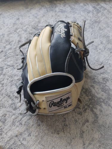 Pitcher's RH Rawlings Heart of the Hide Baseball Glove 11.5" (Used)