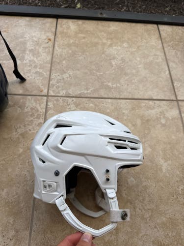 Medium Bauer Re-Akt 150 Helmet Pro Stock (Used)