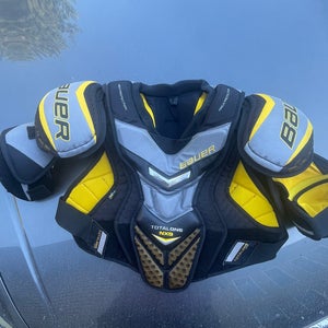 Men's Large Senior Bauer Supreme TotalOne NXG Shoulder Pads Pro Stock (Used)