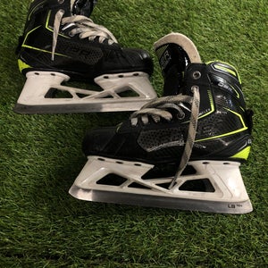 Youth Bauer GSX Hockey Goalie Skates Regular Width Size 3.5 (Used)