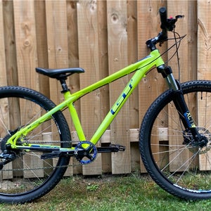 Men's 2017 GT Avalanche Mountain Bike S (Used)