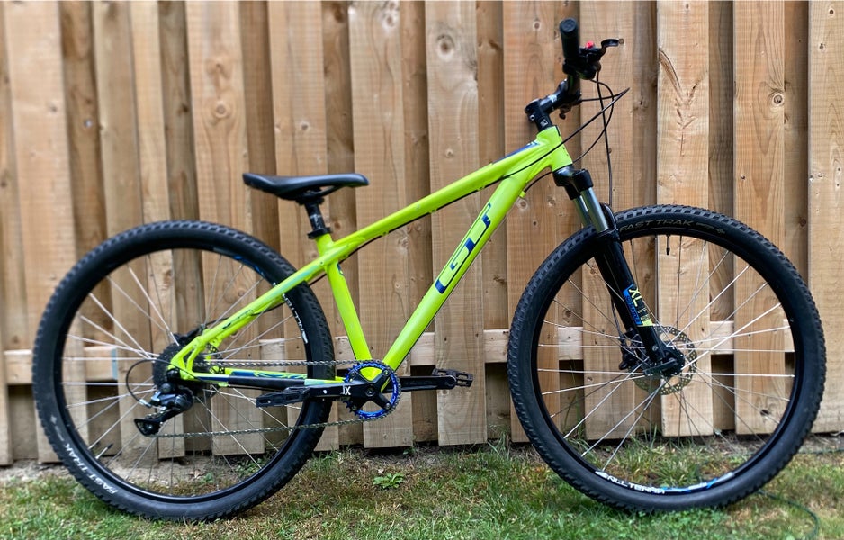 Men's 2017 GT Avalanche Mountain Bike S (Used)