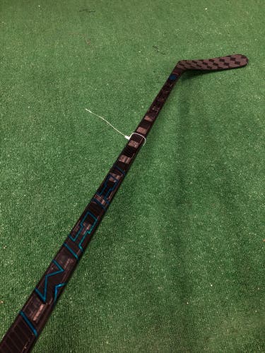 Senior CCM Vizion Hockey Stick Right Handed P29+1/4 (Used)