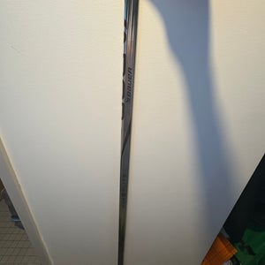 Intermediate Bauer Vapor Hyperlite 2 Left Hand Hockey Stick P28 Pro Stock (New)