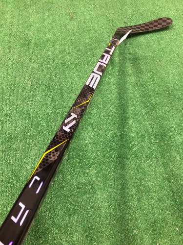 Senior True catalyst 9x3 Hockey Stick Right Handed Pro Stock (Used)