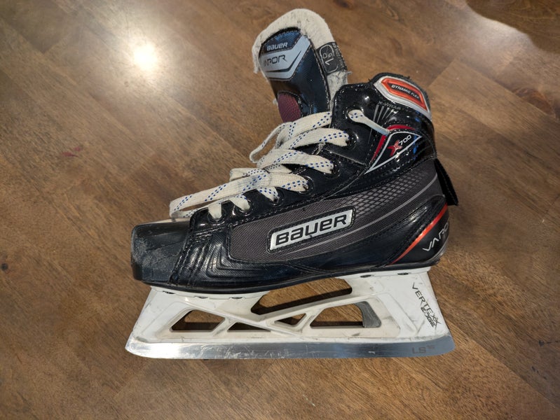 Bauer Vapor X700 Hockey Goalie Skates Regular Width Size 1.5 (Used)