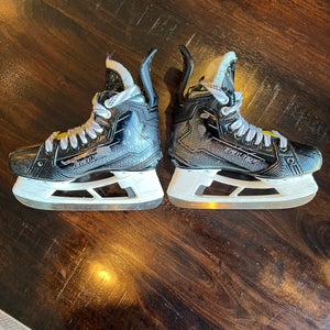 2024 Bauer Supreme M50 Pro Hockey Skates Extra Wide Width Size 2.5 (Used)