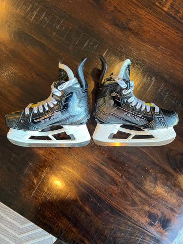 2024 Bauer Supreme M50 Pro Hockey Skates Extra Wide Width Size 2.5 (Used)