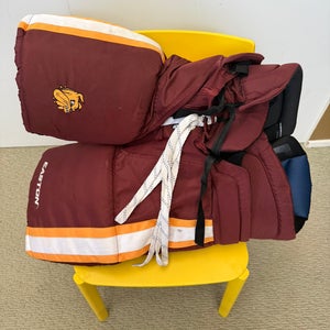 Men's Senior Small Minnesota Duluth Bulldogs Easton Hockey Pants Pro Stock (Used)