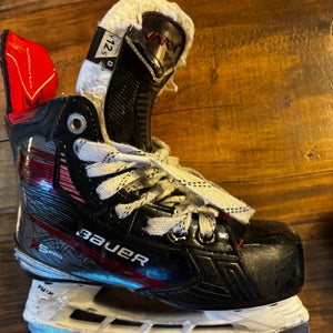 2024 Bauer Vapor X5 Pro Hockey Skates Regular Width 12.5 (Used)