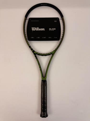 NEW Wilson Blade 98 18x20 V8, 4 3/8