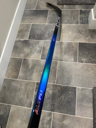 Senior CCM Blue JetSpeed FT8 Pro Right Handed Hockey Stick P29+1/4 (New)