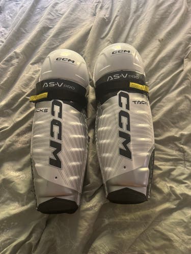 Senior CCM Tacks AS-V Pro 16" Shin Pads Pro Stock (Used)