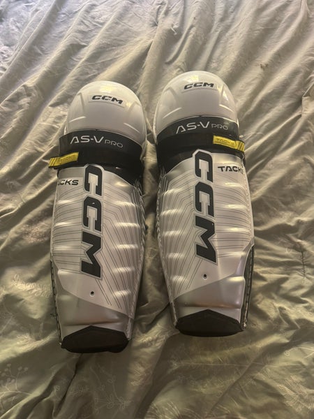 Senior CCM Tacks AS-V Pro 16" Shin Pads Pro Stock (Used)